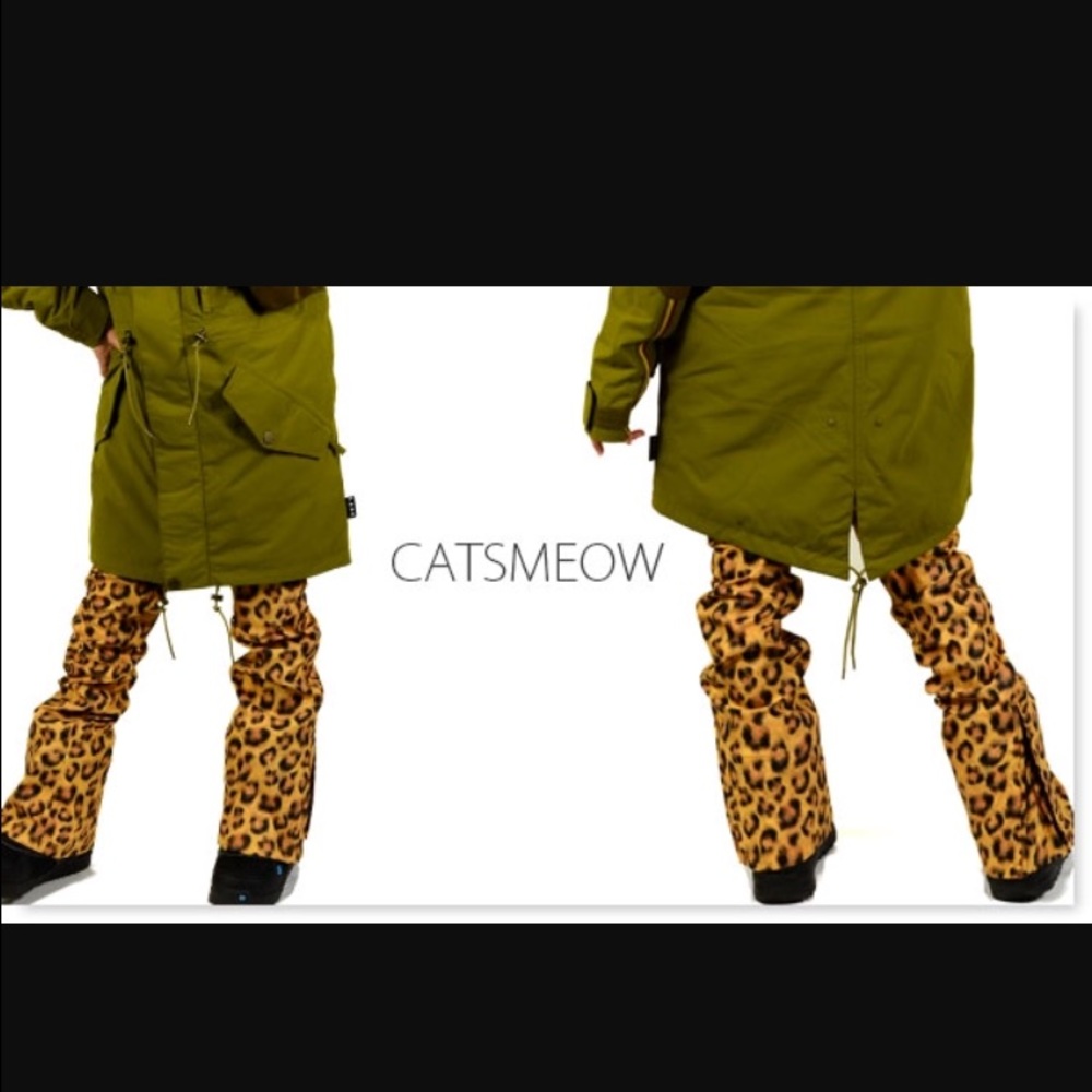 COPY - Burton snowboard pants leopard print